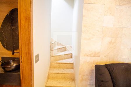 Escada de apartamento para alugar com 4 quartos, 181m² em Jardim das Acacias, São Paulo