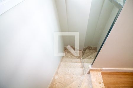 Escada de apartamento para alugar com 4 quartos, 181m² em Jardim das Acacias, São Paulo