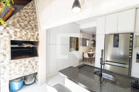 Cozinha de casa à venda com 2 quartos, 100m² em Guarujá, Porto Alegre