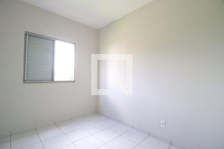 Quarto 2 de apartamento para alugar com 2 quartos, 54m² em Jardim Holanda, Uberlândia