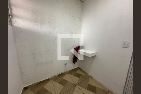 Quarto de casa para alugar com 2 quartos, 45m² em Vila Lourdes, Barueri