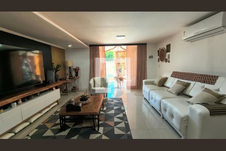 Sala de casa de condomínio à venda com 5 quartos, 300m² em Barra da Tijuca, Rio de Janeiro