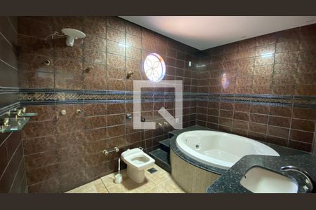 banheiro suite  de casa para alugar com 2 quartos, 172m² em Senhora de Fátima, Betim