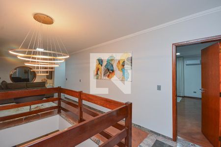 Escada de casa à venda com 4 quartos, 399m² em Jardim Santa Helena, São Paulo