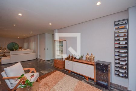 Sala de casa para alugar com 4 quartos, 399m² em Jardim Santa Helena, São Paulo