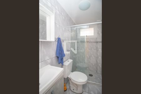 Banheiro de apartamento para alugar com 2 quartos, 52m² em Santo Antônio, Porto Alegre