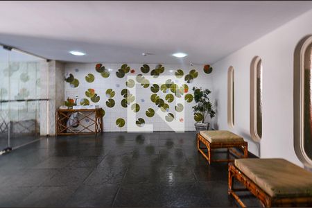 Hall de entrada de apartamento à venda com 4 quartos, 200m² em Santo Antônio, Belo Horizonte