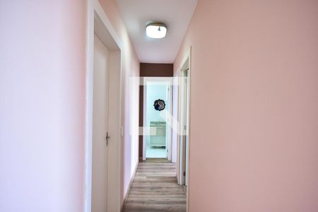 Corredor de apartamento para alugar com 3 quartos, 80m² em Chácara Agrindus, Taboão da Serra