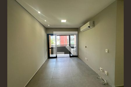 Sala de apartamento para alugar com 3 quartos, 86m² em Empresarial 18 do Forte, Barueri
