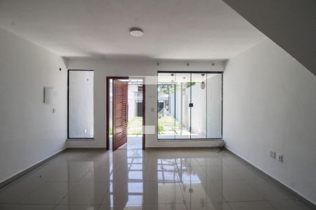 Sala de casa para alugar com 4 quartos, 136m² em Vila Bandeirantes, Nova Iguaçu