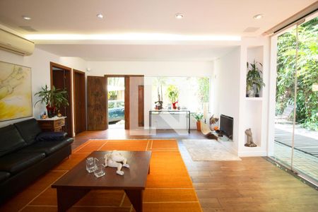 Casa à venda com 4 quartos, 400m² em Pinheiros, São Paulo