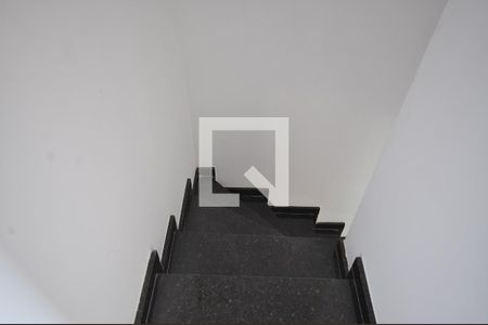 Escada de casa de condomínio à venda com 2 quartos, 100m² em Vila Mazzei, São Paulo