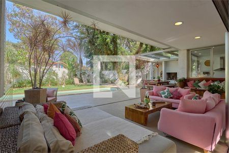 Casa à venda com 5 quartos, 351m² em Granja Julieta, São Paulo