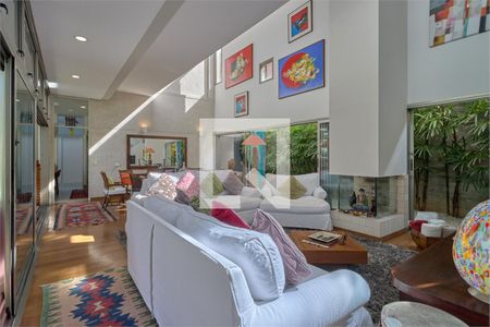 Casa à venda com 5 quartos, 351m² em Granja Julieta, São Paulo