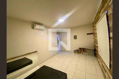 Casa à venda com 6 quartos, 330m² em Vila Gomes Cardim, São Paulo