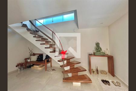 Casa de Condomínio à venda com 3 quartos, 380m² em Jardim Hipico, São Paulo