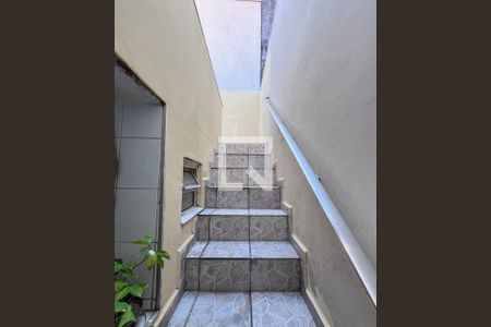 Escada de casa para alugar com 3 quartos, 92m² em Sacomã, São Paulo