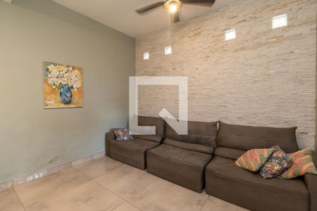 Sala de casa à venda com 3 quartos, 220m² em Novo Glória, Belo Horizonte