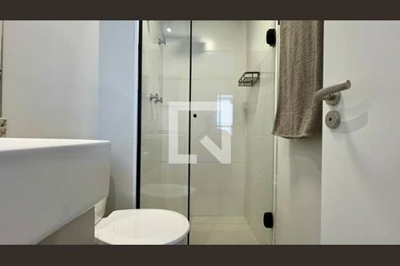 Banheiro de kitnet/studio para alugar com 1 quarto, 25m² em Pinheiros, São Paulo