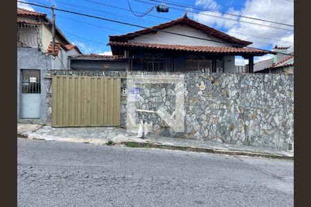 Casa para alugar com 3 quartos, 336m² em Graça, Belo Horizonte