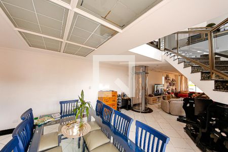 Casa para alugar com 4 quartos, 380m² em Vila Bela, São Paulo