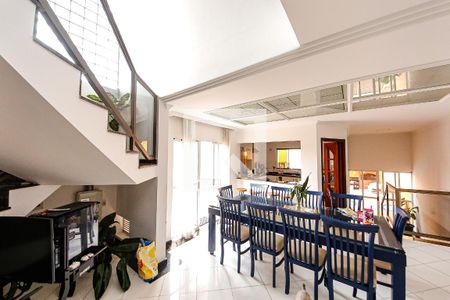 Casa para alugar com 4 quartos, 380m² em Vila Bela, São Paulo