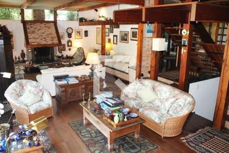 Casa à venda com 5 quartos, 650m² em Chácara Monte Alegre, São Paulo