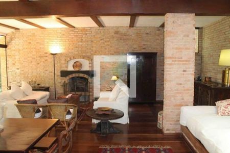 Casa à venda com 5 quartos, 650m² em Chácara Monte Alegre, São Paulo