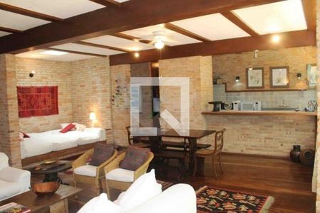 Casa à venda com 5 quartos, 650m² em Chácara Monte Alegre, São Paulo