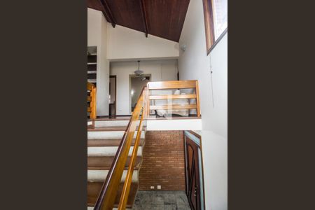Escada de casa de condomínio à venda com 4 quartos, 377m² em Alphaville, Santana de Parnaíba