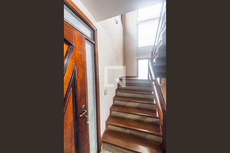 Escada de casa de condomínio à venda com 4 quartos, 377m² em Alphaville, Santana de Parnaíba