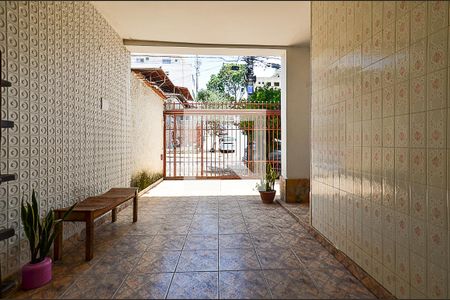 Garagem de casa à venda com 6 quartos, 250m² em Santa Ines, Belo Horizonte