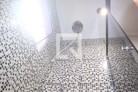 Banheiro (casa 2) de casa à venda com 5 quartos, 150m² em Jardim Cocaia, Guarulhos