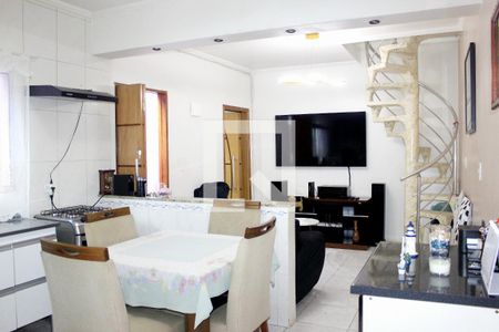 Sala com cozinha (casa 2) de casa à venda com 5 quartos, 150m² em Jardim Cocaia, Guarulhos