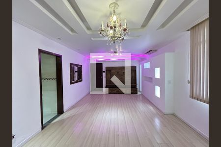 Sala de casa para alugar com 4 quartos, 266m² em Bento Ribeiro, Rio de Janeiro