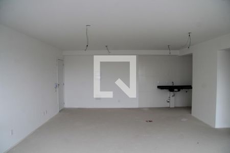 Sala e cozinha integrada com varanda gourmet de apartamento à venda com 2 quartos, 83m² em Jardim Flor da Montanha, Guarulhos