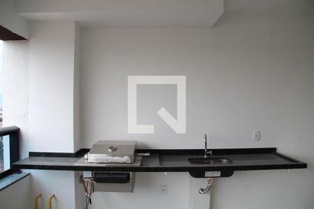 Sala e cozinha integrada com varanda gourmet de apartamento à venda com 2 quartos, 83m² em Jardim Flor da Montanha, Guarulhos