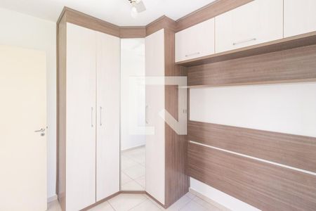 Quarto 2 de apartamento para alugar com 2 quartos, 48m² em Parque Roseira, Carapicuíba