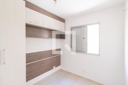 Quarto 2 de apartamento para alugar com 2 quartos, 48m² em Parque Roseira, Carapicuíba