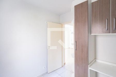 Quarto 1 de apartamento para alugar com 2 quartos, 48m² em Parque Roseira, Carapicuíba