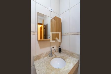 Banheiro de casa para alugar com 1 quarto, 50m² em Jardim Santa Edwirges, Guarulhos