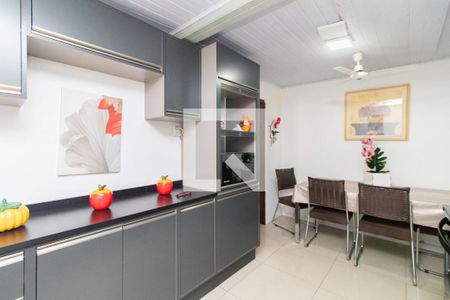 Cozinha de casa à venda com 4 quartos, 300m² em Vila Nova, Porto Alegre