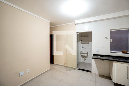 Sala e cozinha de apartamento à venda com 2 quartos, 45m² em Vila Carrão, São Paulo
