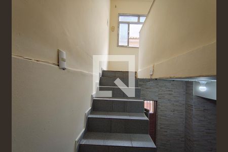 Escada Segundo Andar de casa para alugar com 2 quartos, 80m² em Taquara, Rio de Janeiro