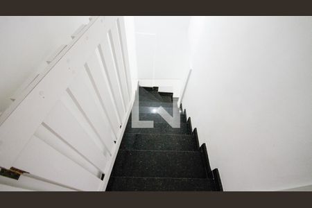 Escada de casa de condomínio para alugar com 2 quartos, 56m² em Maracanã, Praia Grande