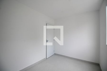 Quarto 1 de apartamento para alugar com 2 quartos, 45m² em Taquara, Rio de Janeiro