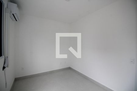 Quarto 1 de apartamento para alugar com 2 quartos, 45m² em Taquara, Rio de Janeiro