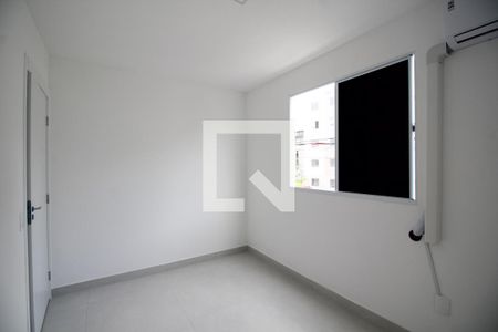 Quarto 1 de apartamento para alugar com 2 quartos, 45m² em Taquara, Rio de Janeiro