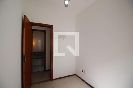 Quarto 1 de casa de condomínio para alugar com 4 quartos, 180m² em Gardênia Azul, Rio de Janeiro