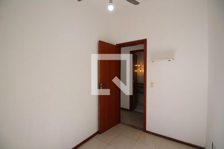 Quarto 1 de casa de condomínio para alugar com 4 quartos, 180m² em Gardênia Azul, Rio de Janeiro